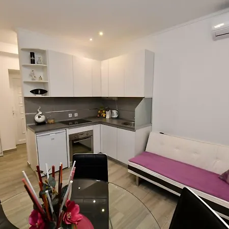 Cecilija Apartment *